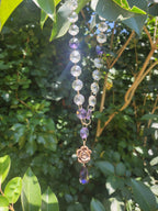 Collar Jardín de Medianoche – Colgante de Bronce con Cristales Morados – Joyería Fairycore – Regalo Romántico Boho – Amuleto de Rosa