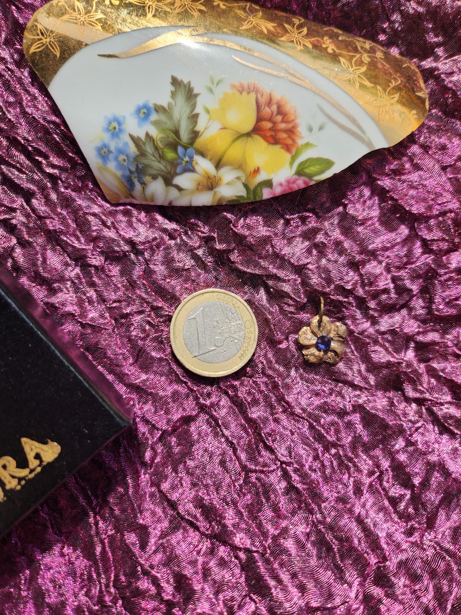 Coleção Flor Eterna – Pendente Flor em Bronze Feito à Mão com Cristal Tanzanita