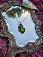 Colgante de lágrima verde esmeralda – Collar de bronce con forma de bosque – Joyería de brujas – Regalo de hadas hecho a mano
