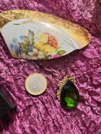 Colgante de lágrima verde esmeralda – Collar de bronce con forma de bosque – Joyería de brujas – Regalo de hadas hecho a mano