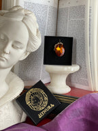 Coleção Barroca Mística – Pendente artesanal em bronze com cristal oval âmbar