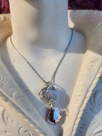Conjunto de joyería de plata con cristal fucsia: collar y pendientes de rosa de plata fina 999 hechos a mano. Regalo de lujo de Fairycore. Conjunto de fantasía artesanal.