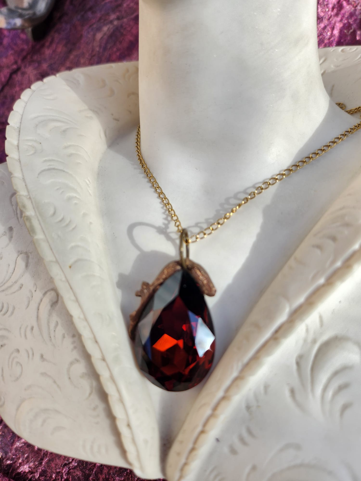 Collar de bronce con cristales de tierra – Colgante de energía arraigada – Joyería Witchcore hecha a mano – Regalo rústico único