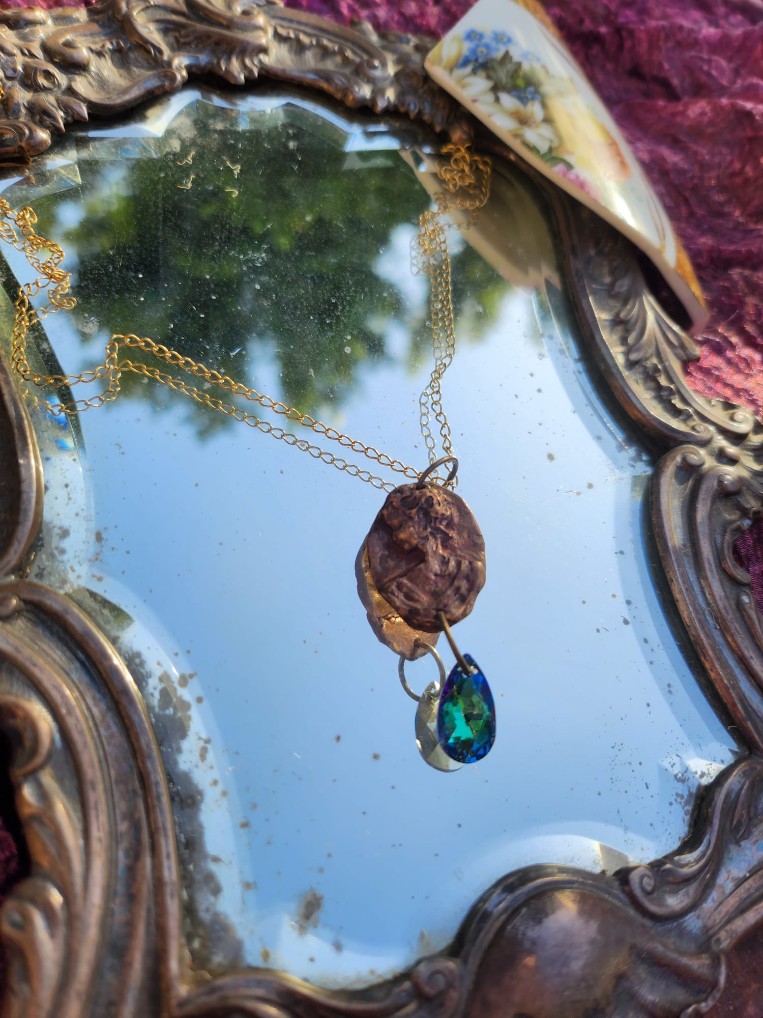 Medalhão romano em bronze feito à mão com cristal azul-oceano