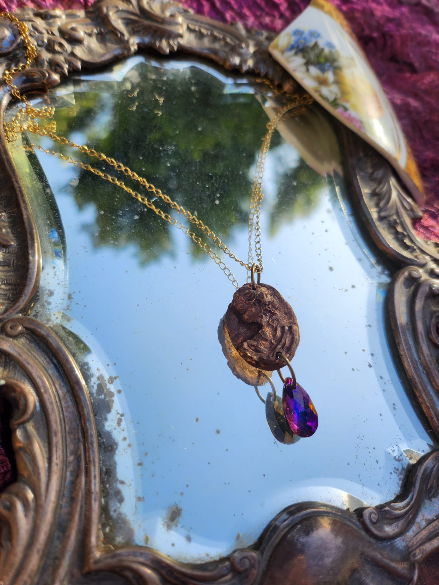 Medalhão romano em bronze feito à mão com cristal fúcsia