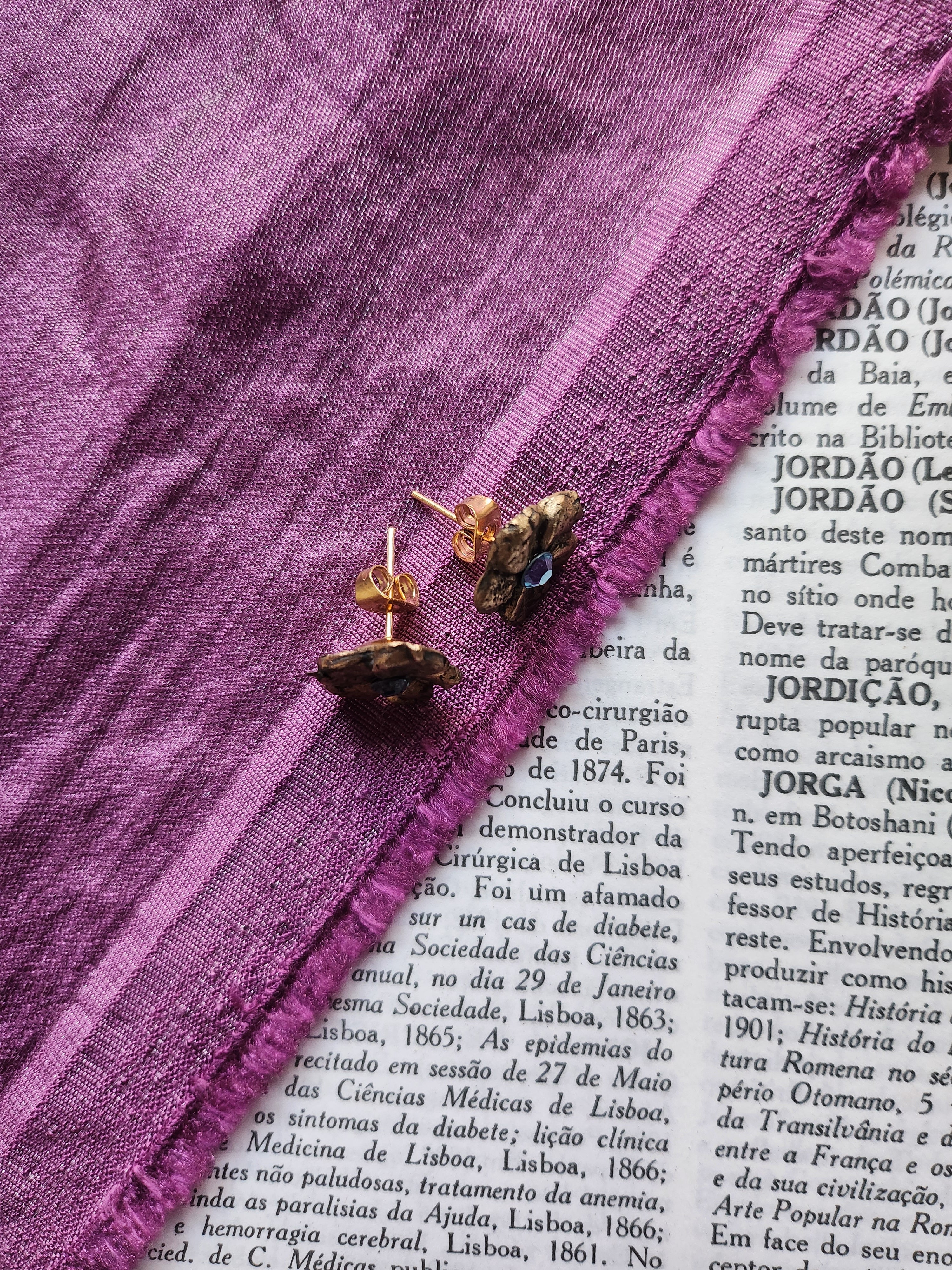 Coleção Flor Eterna – Brincos de Flor de Cristal Feitos à Mão com Cristal Azul Claro