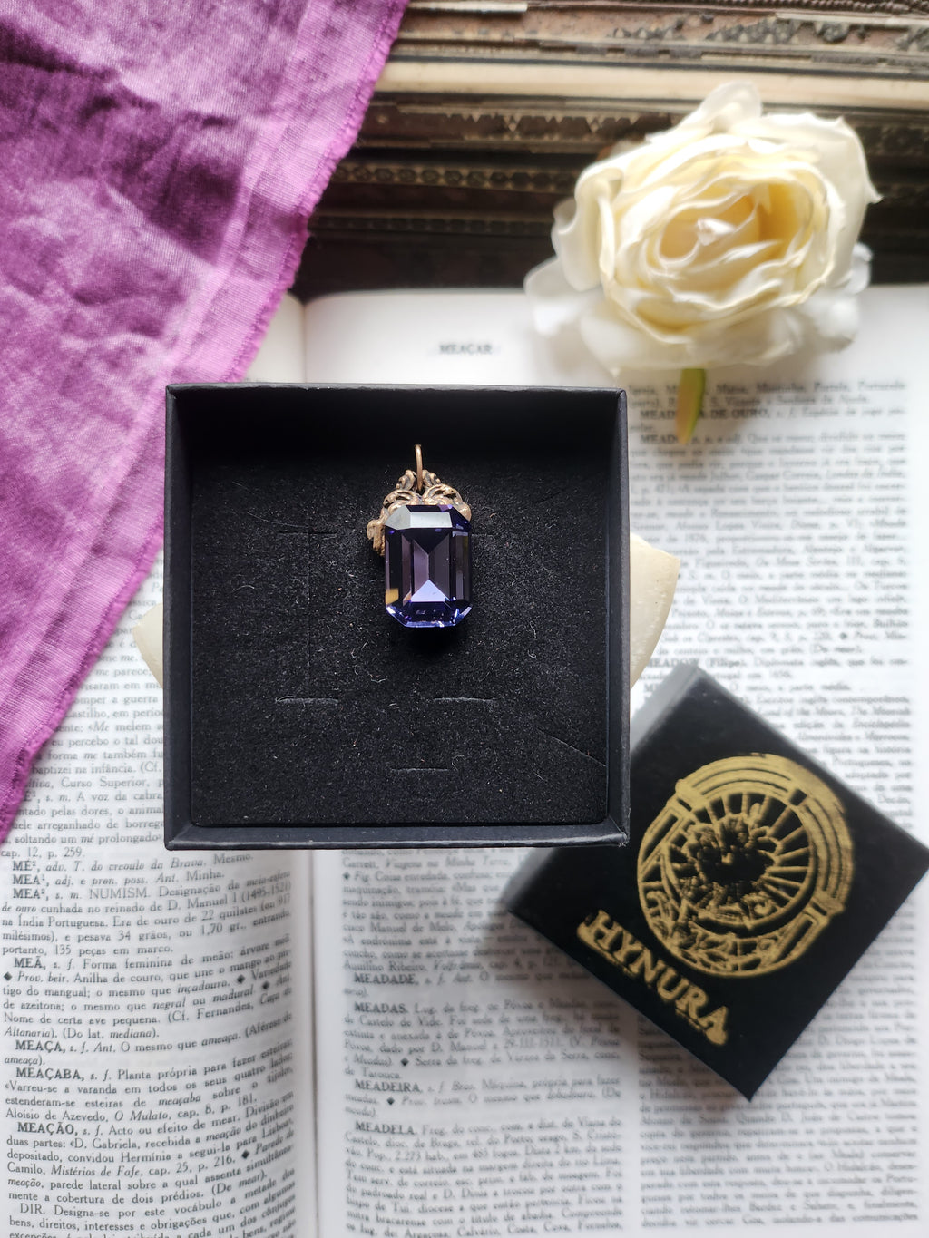 Coleção Ressonância Arcana – Pendente de Bronze Feito à Mão com Cristal de Tanzanite Octogonal