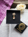 Colección Rosarium - Colgante de Rosa de Bronce Hecho a Mano con Cristales Verdes y Rosas