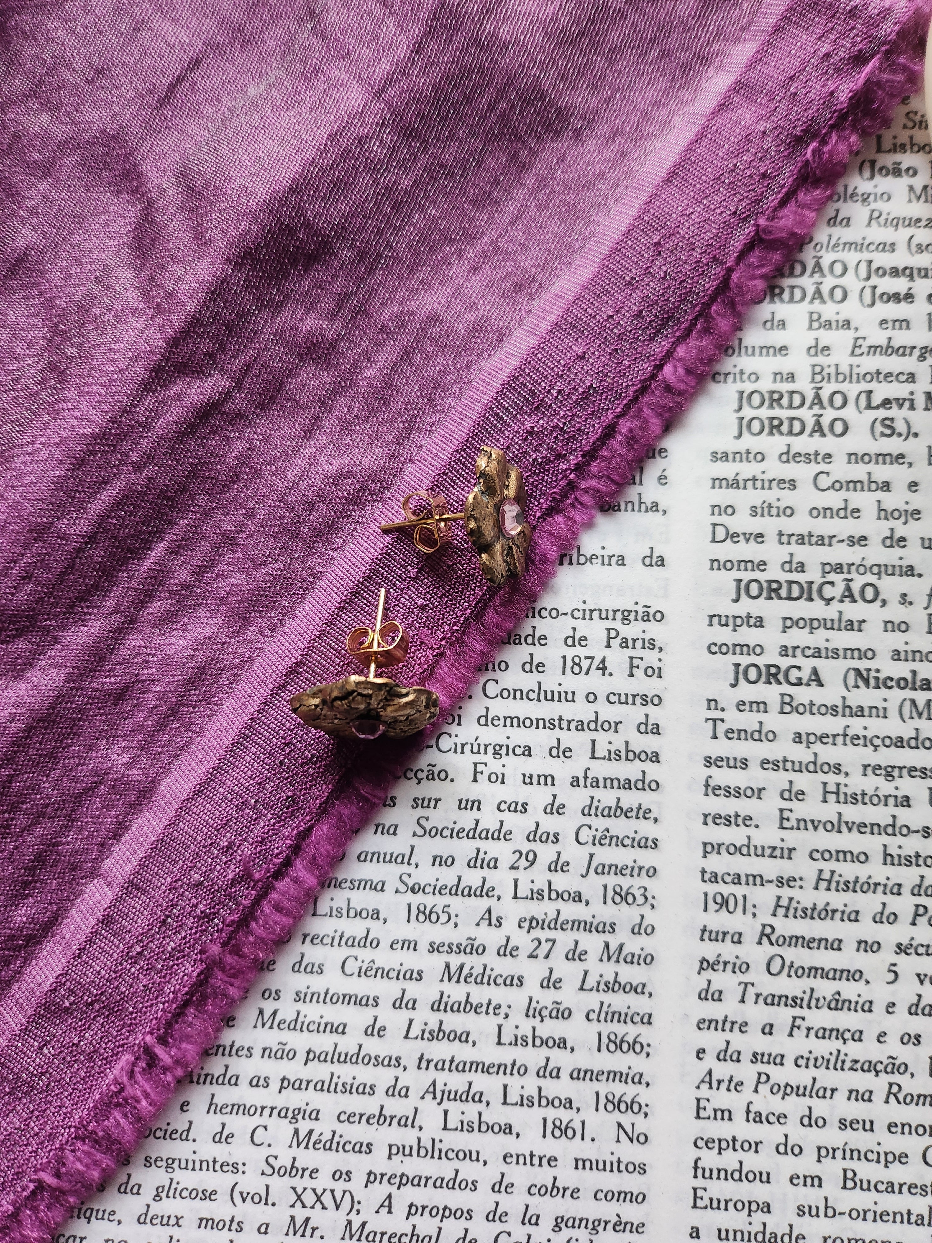 Coleção Flor Eterna – Brincos Flor de Cristal Feitos à Mão com Cristais Multicoloridos